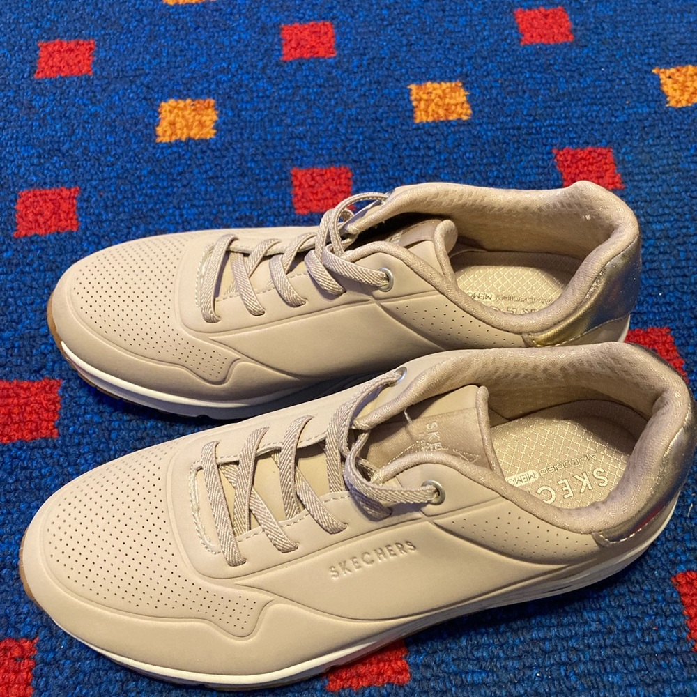 Skechers size 8.5